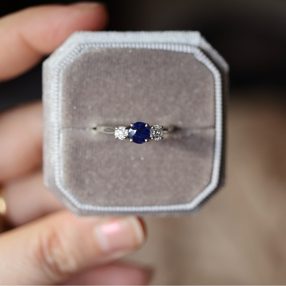 Elegant sapphire and diamonds 14k Women's Ring